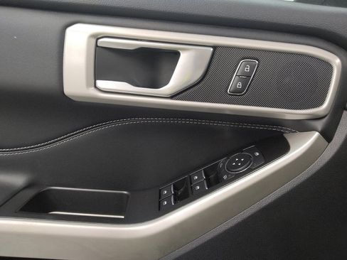 Used 2022 Ford Explorer XLT AWD/4WD image 27