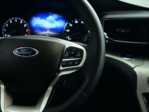 Used 2023 Ford Explorer XLT w/ Equipment Group 202A image 12