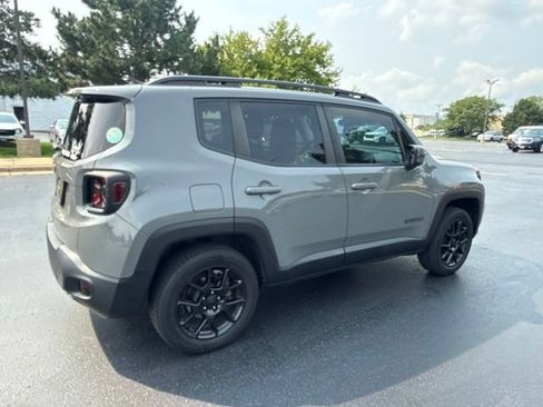 Used 2020 Jeep Renegade Altitude AWD/4WD image 3