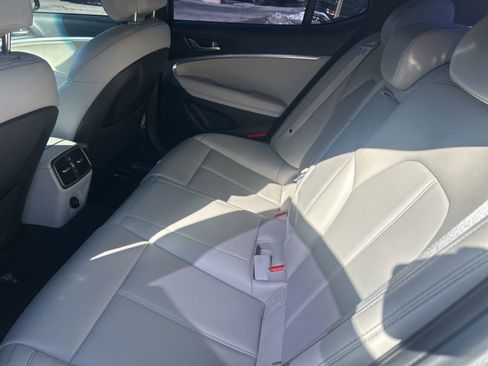 Used 2022 Genesis G70 2.0T image 11