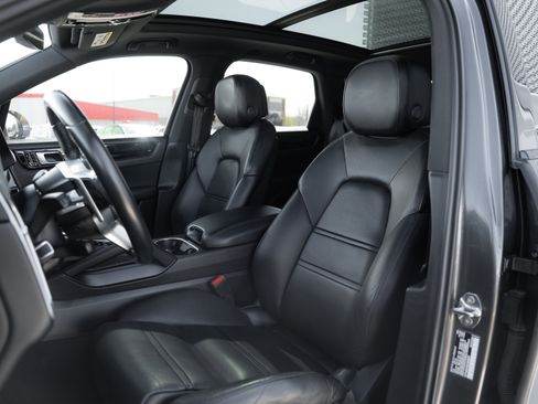 Used 2020 Porsche Cayenne image 25