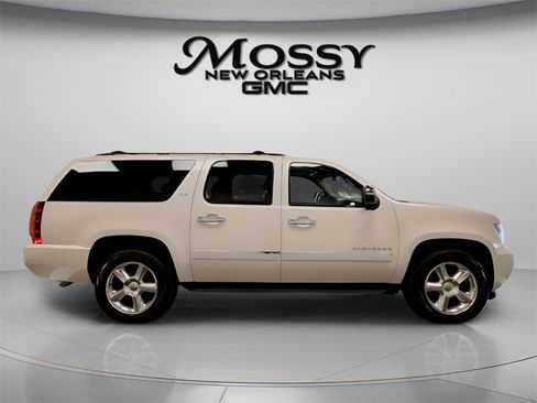 Used 2011 Chevrolet Suburban LTZ image 4