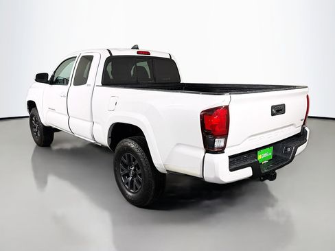 Used 2022 Toyota Tacoma SR5 w/ Technology Package RWD image 7