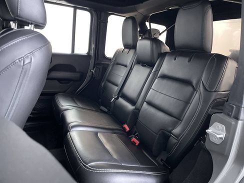 Used 2020 Jeep Wrangler Unlimited Sahara AWD/4WD image 21
