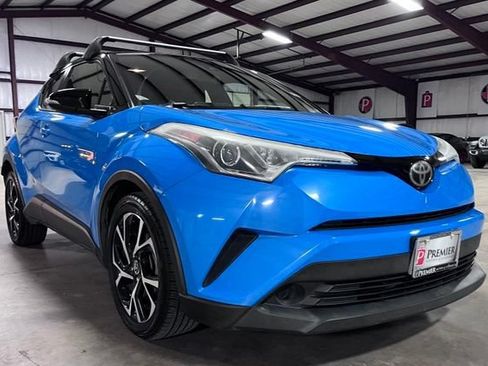 Used 2019 Toyota C-HR XLE FWD image 1