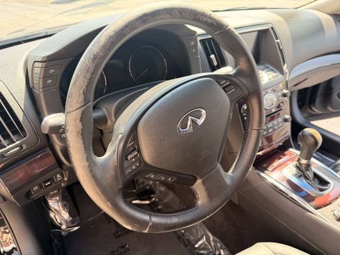 Used 2011 INFINITI G37 Convertible w/ Premium Pkg RWD image 9