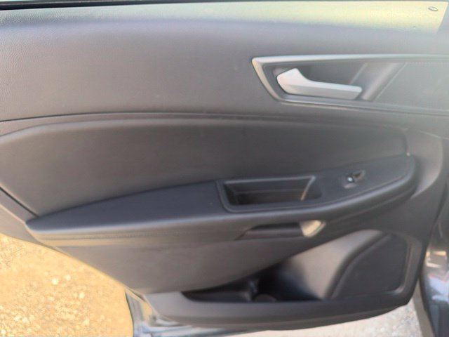 Used 2020 Ford Edge SE FWD image 34