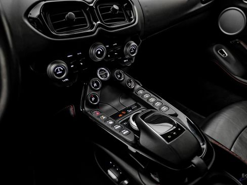 Used 2019 Aston Martin V8 Vantage Coupe image 57