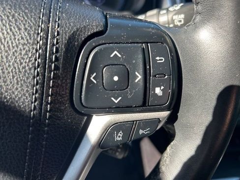 Used 2019 Toyota Highlander XLE image 23