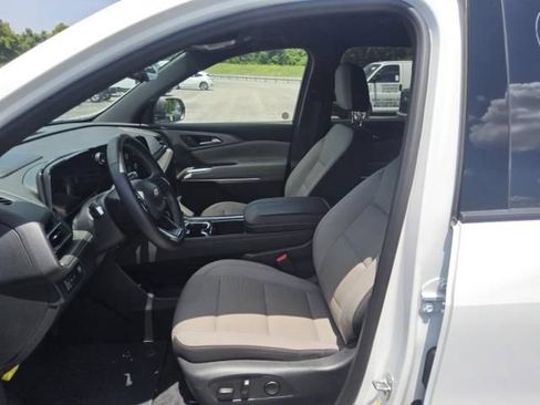 Used 2026 Chevrolet Traverse LT w/ Driver Confidence Package FWD image 11