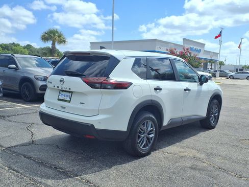 Used 2024 Nissan Rogue S AWD/4WD image 2
