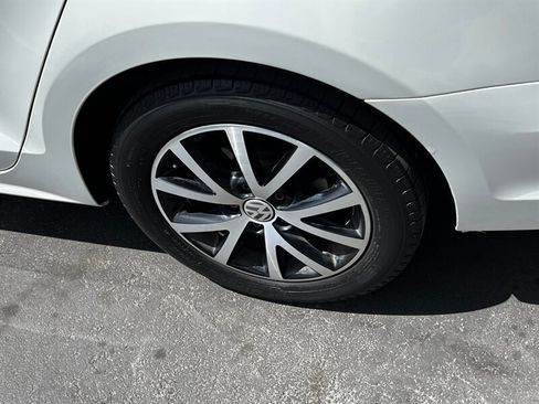 Used 2017 Volkswagen Jetta SE FWD image 13