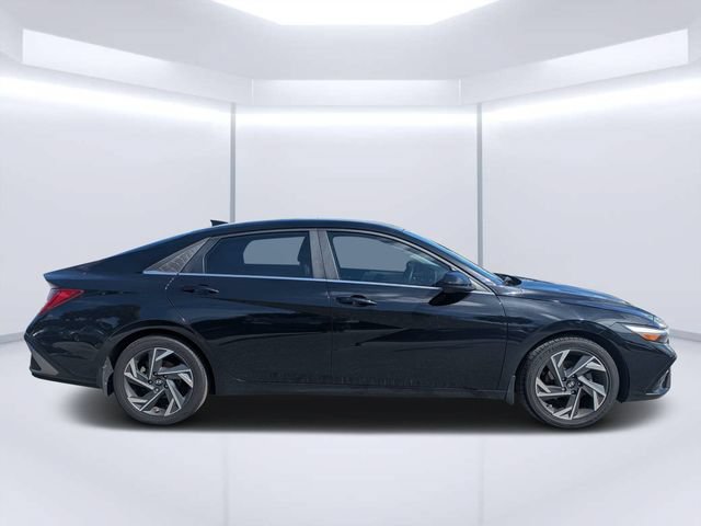 Used 2024 Hyundai Elantra SEL w/ Convenience Package FWD image 2