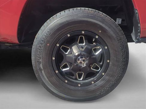 Used 2017 Toyota Tacoma SR5 RWD image 8