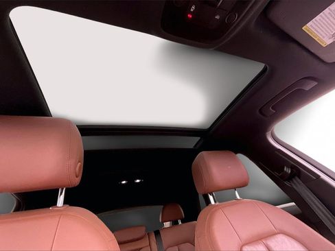 Used 2020 Audi Q3 2.0T Premium Plus w/ Premium Plus Package image 29