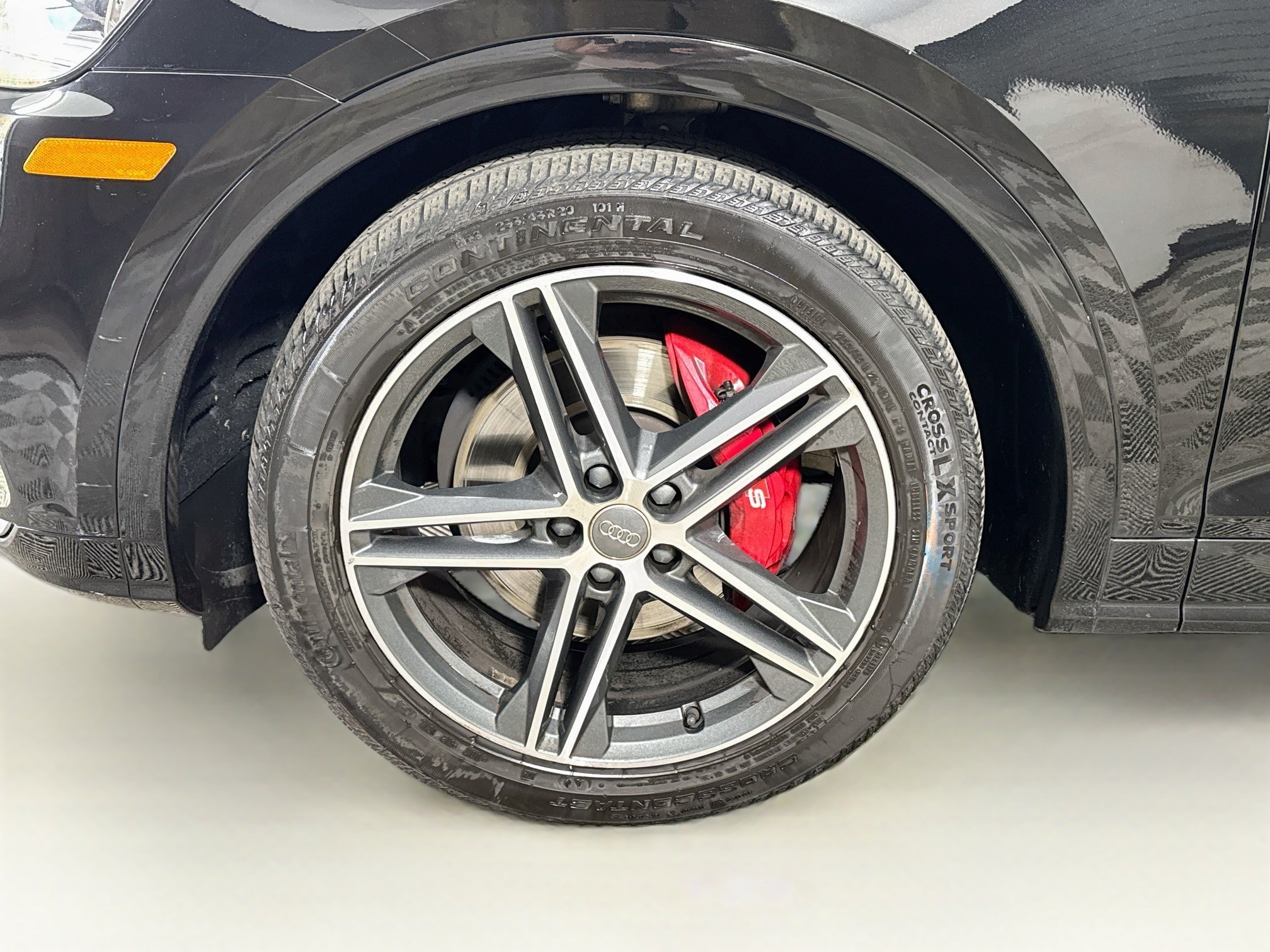 Used 2018 Audi SQ5 Premium Plus w/ S Sport Package AWD/4WD image 27