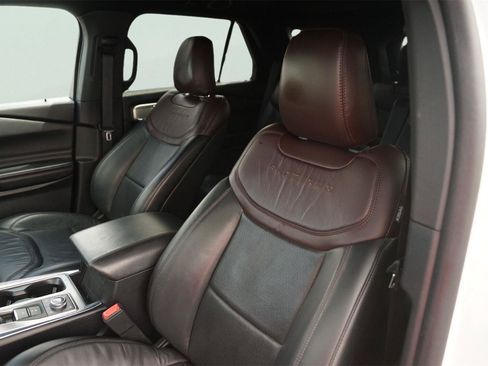 Used 2020 Ford Explorer Platinum w/ Premium Technology Package AWD/4WD image 10