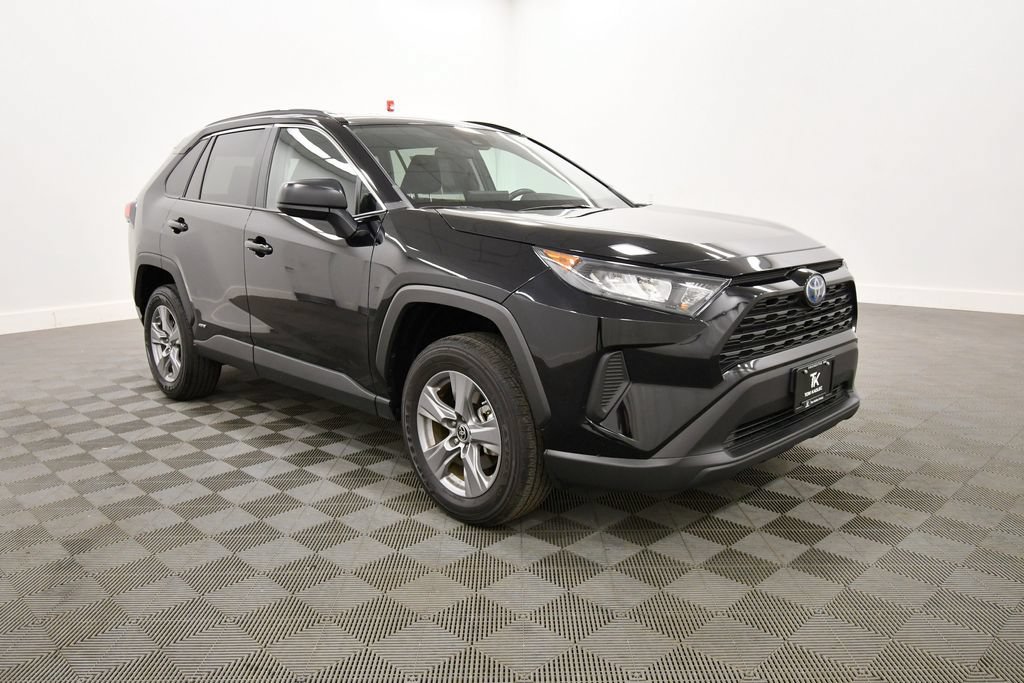 Used 2022 Toyota RAV4 LE AWD/4WD image 10