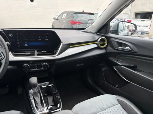 Used 2024 Chevrolet Trax LT FWD image 21