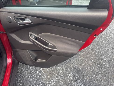 Used 2012 Ford Focus Titanium FWD image 15
