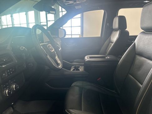 Used 2023 GMC Yukon XL SLT w/ SLT Luxury Package image 10