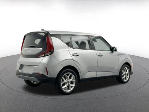 Used 2025 Kia Soul LX w/ LX Technology Package FWD image 9