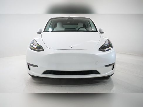 Used 2023 Tesla Model Y Performance image 6