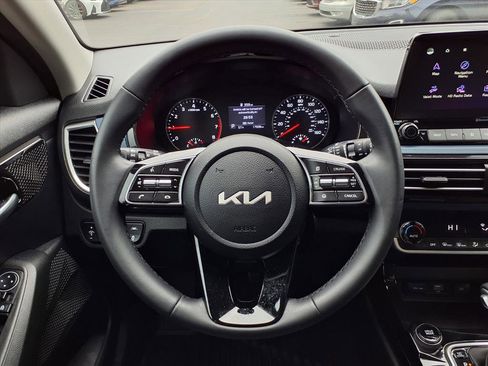 Used 2023 Kia Seltos S w/ Navigation Package image 14