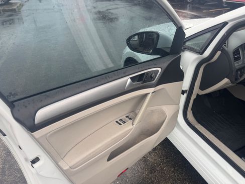 Used 2015 Volkswagen Golf SE w/ Golf Sport Package FWD image 9