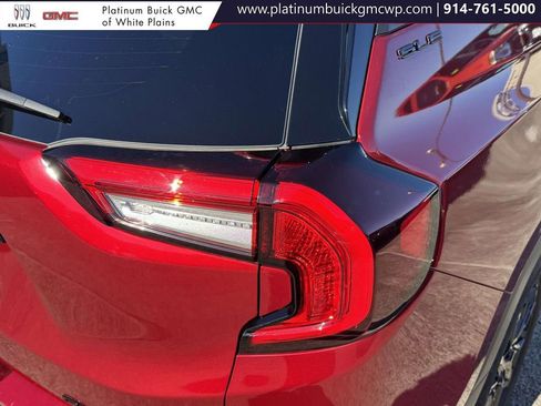 Used 2024 GMC Terrain SLE w/ Driver Convenience Package image 10