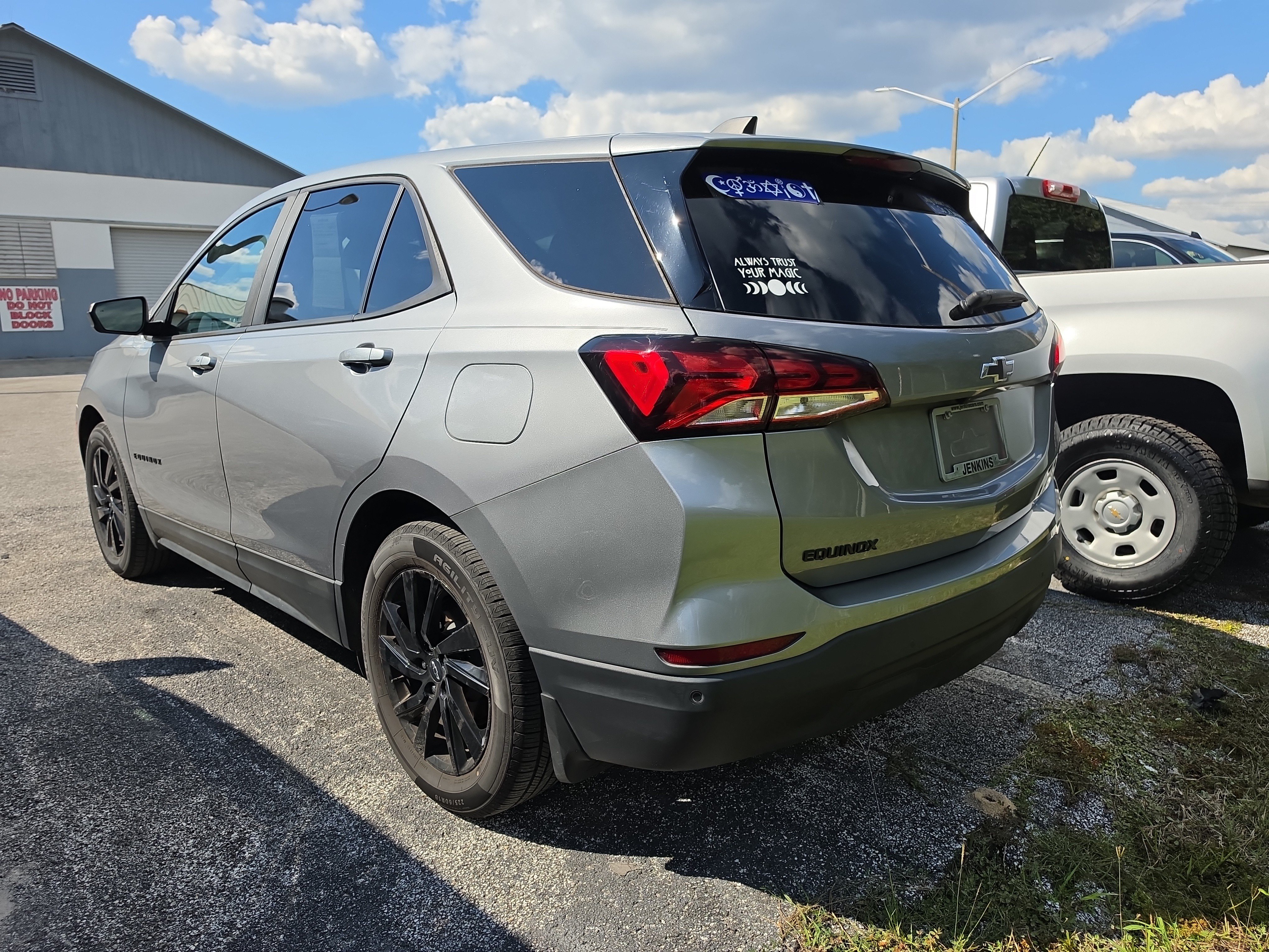 Used 2023 Chevrolet Equinox LS w/ LS Convenience Package FWD image 6