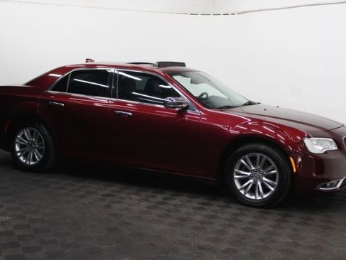 Used 2016 Chrysler 300 C image 3