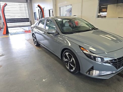 Used 2021 Hyundai Elantra Limited FWD image 1