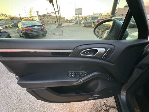 Used 2013 Porsche Cayenne S image 11