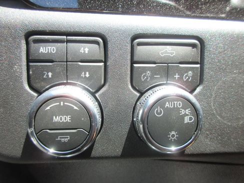 New 2026 GMC Sierra 1500 SLE AWD/4WD image 18