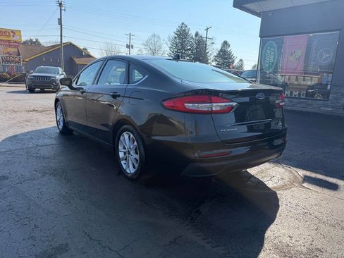 Used 2019 Ford Fusion SE image 4