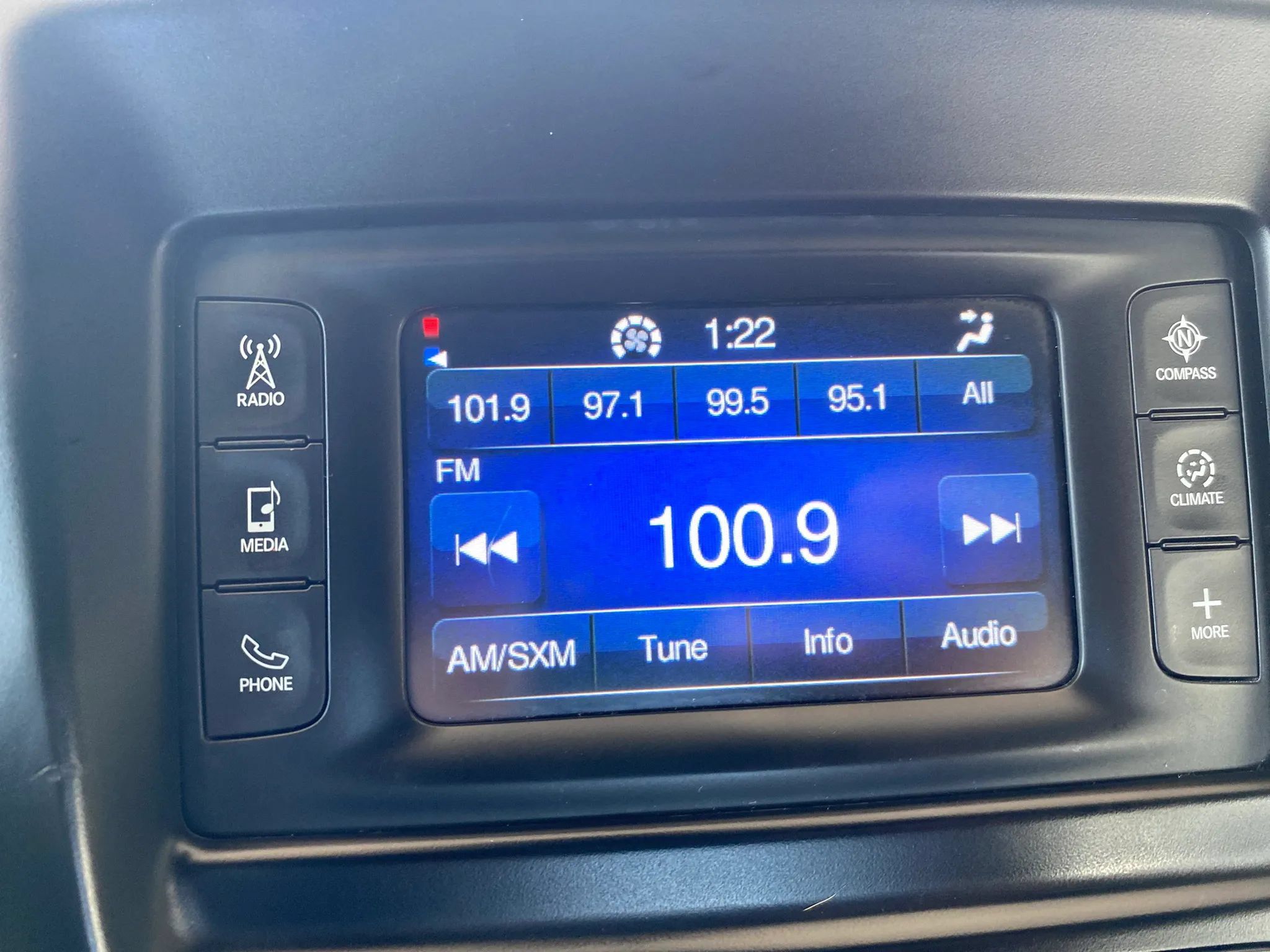 Used 2016 Chrysler 200 S FWD image 17