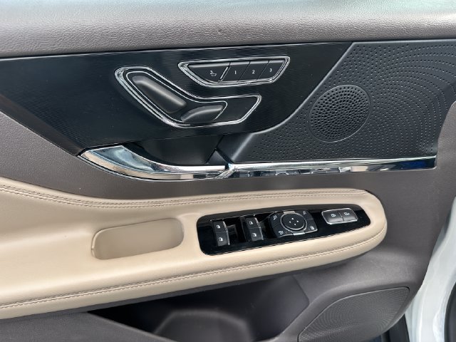 Used 2023 Lincoln Corsair AWD w/ Equipment Group 101A image 18