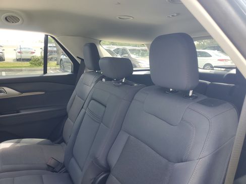 Used 2025 Ford Explorer Active RWD image 14