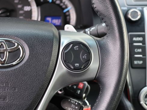 Used 2014 Toyota Camry L image 21