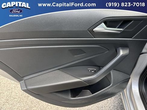 Used 2024 Volkswagen Jetta SE FWD image 17