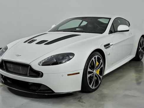 Used 2015 Aston Martin V12 Vantage S RWD image 5