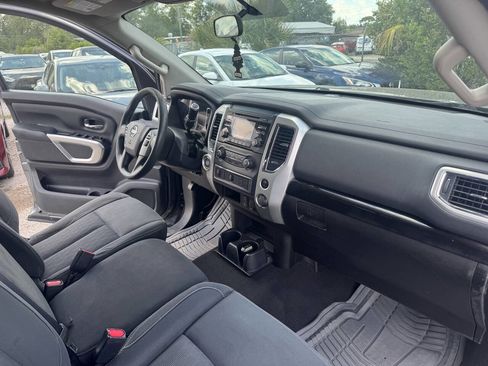 Used 2017 Nissan Titan SV RWD image 3