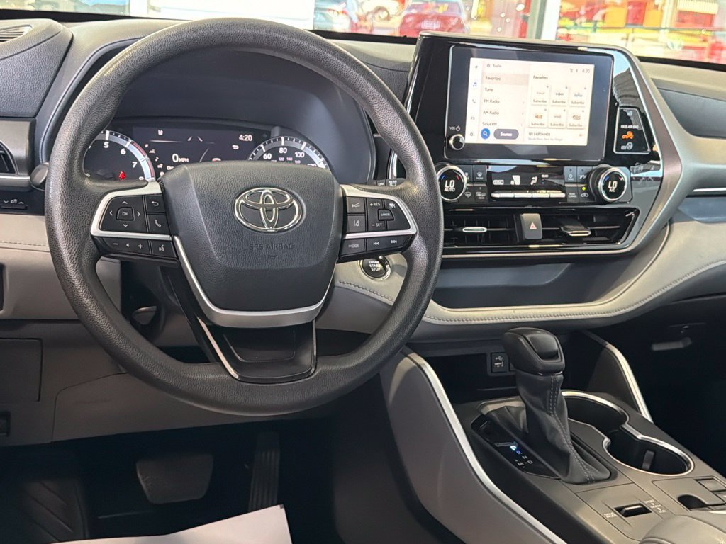Used 2023 Toyota Highlander L FWD image 31