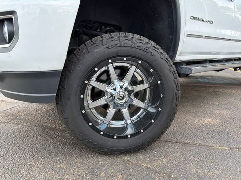 Used 2017 GMC Sierra 2500 Denali w/ Duramax Plus Package AWD/4WD image 2