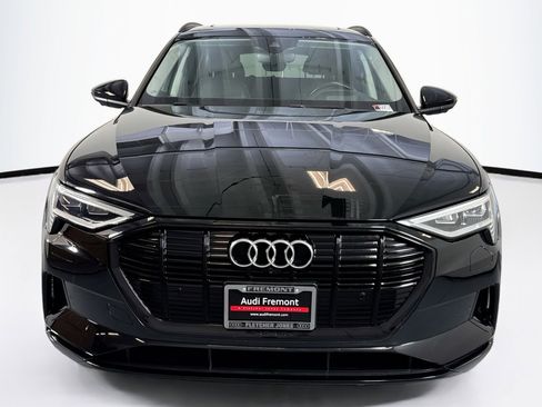 Used 2021 Audi e-tron Prestige w/ Prestige Package image 2