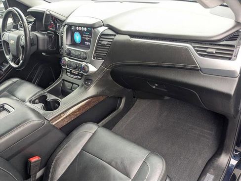 Used 2020 Chevrolet Suburban LT w/ Luxury Package image 22