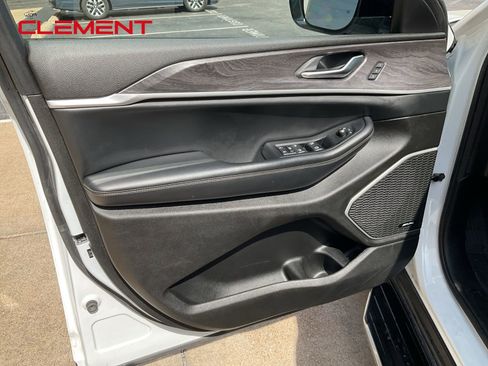 Used 2022 Jeep Grand Cherokee L Limited AWD/4WD image 22