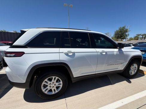 Used 2025 Jeep Grand Cherokee Laredo w/ Luxury Tech Group I AWD/4WD image 3