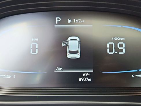 Used 2025 Hyundai Venue SEL image 13